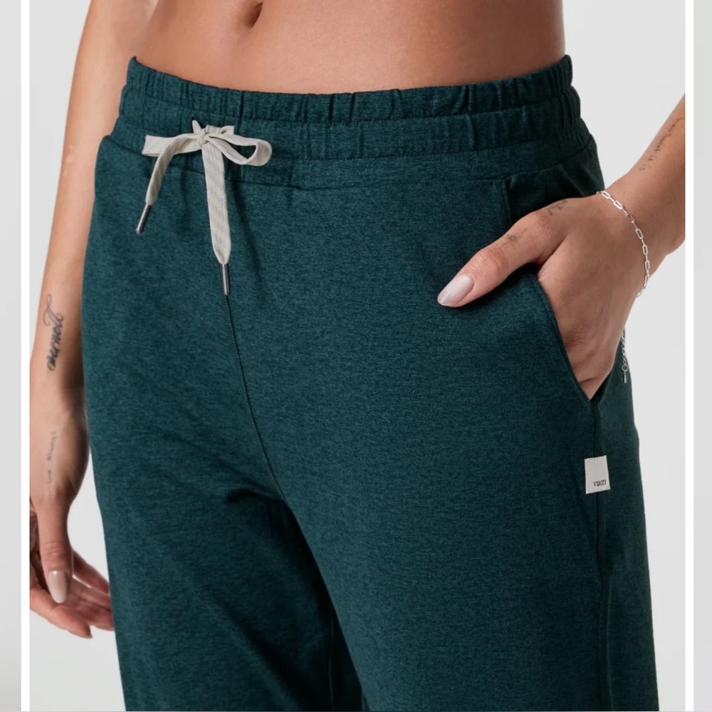 NWT Vuori Performance Jogger in Moss Heather